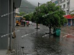 景区门口游客多 沿街商铺 可做重餐饮