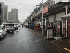 三叉路口沿街店面，带卧室，独立卫生间，人流量大，不拆迁